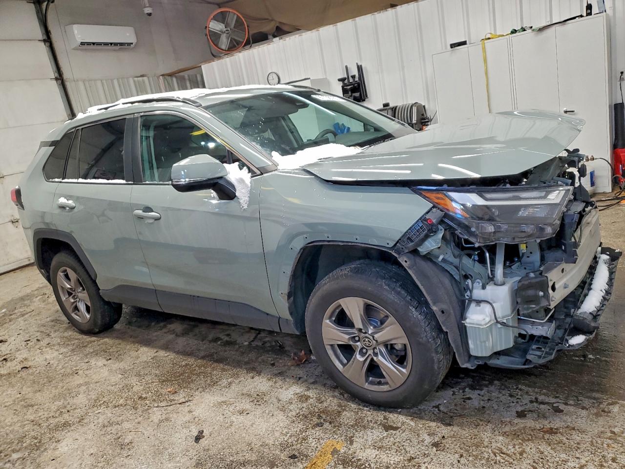2022 TOYOTA RAV4 XLE photo 4