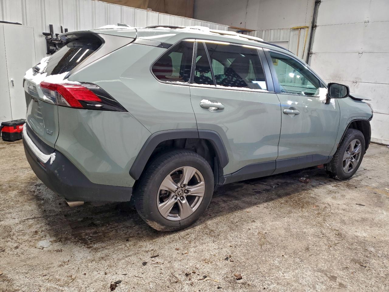 2022 TOYOTA RAV4 XLE photo 3
