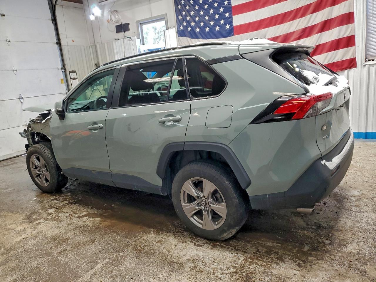 2022 TOYOTA RAV4 XLE photo 2
