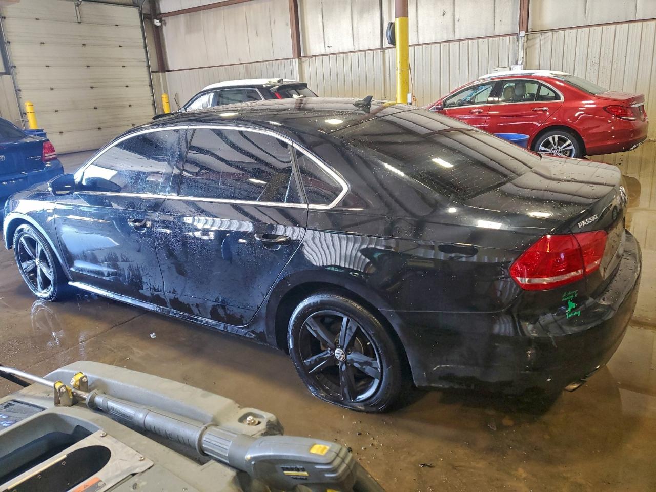 2015 VOLKSWAGEN PASSAT S photo 2