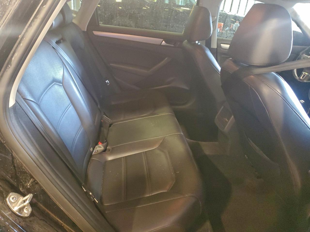 2015 VOLKSWAGEN PASSAT S photo 10