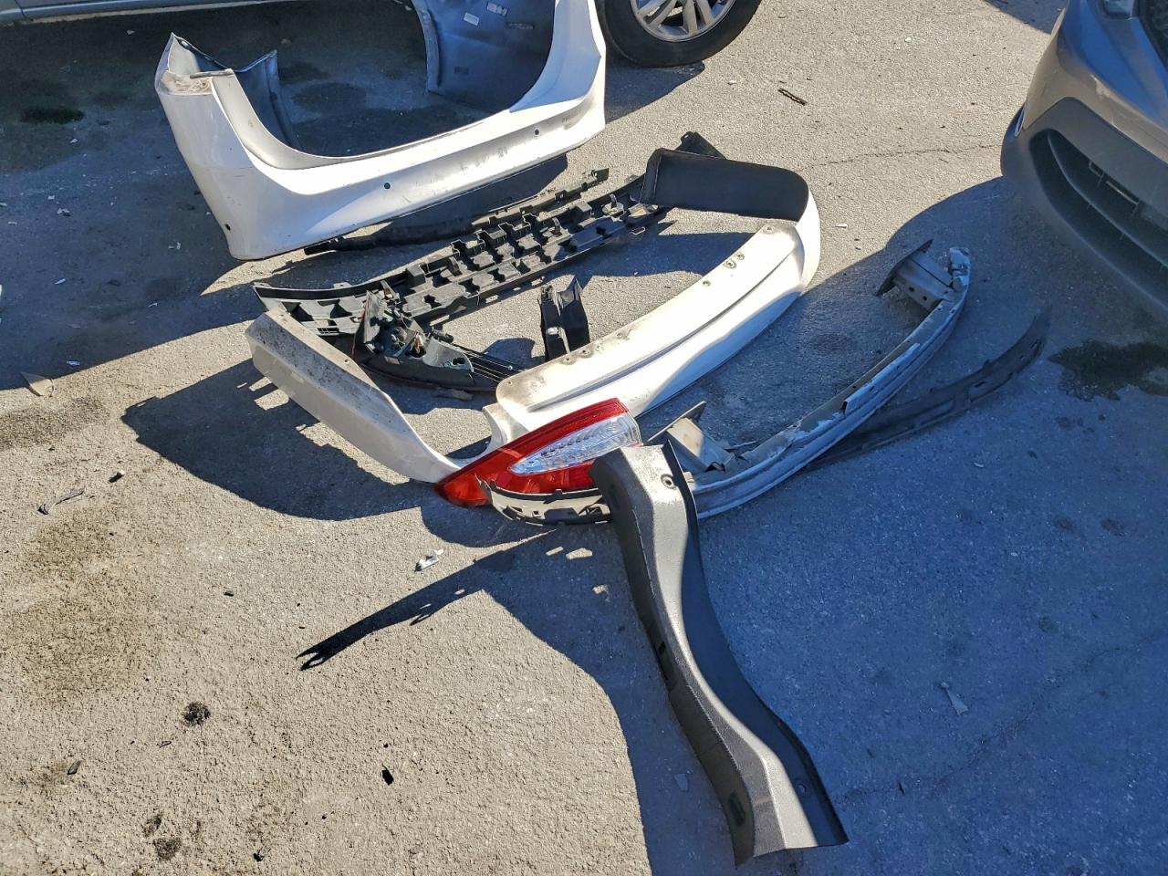 2013 FORD FUSION SE photo 12
