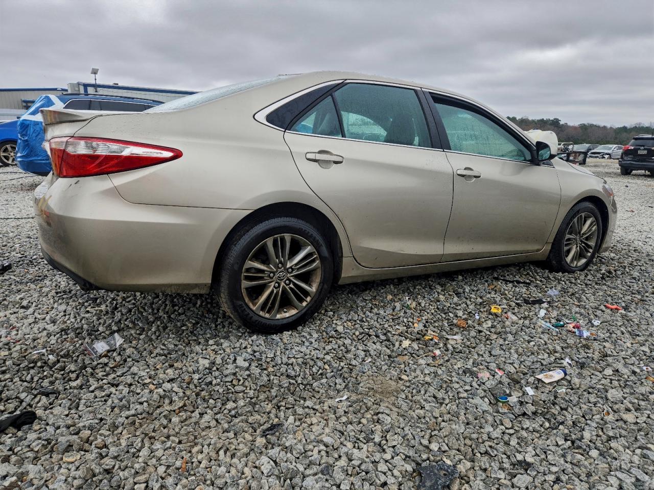 2017 TOYOTA CAMRY LE photo 3