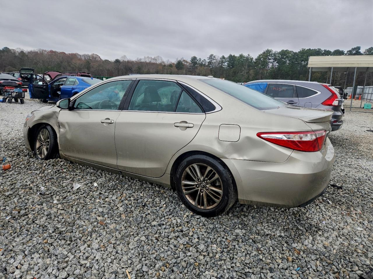 2017 TOYOTA CAMRY LE photo 2