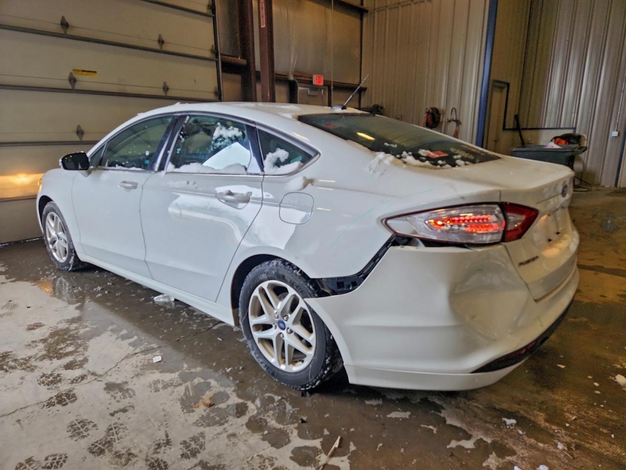 2014 FORD FUSION SE photo 2