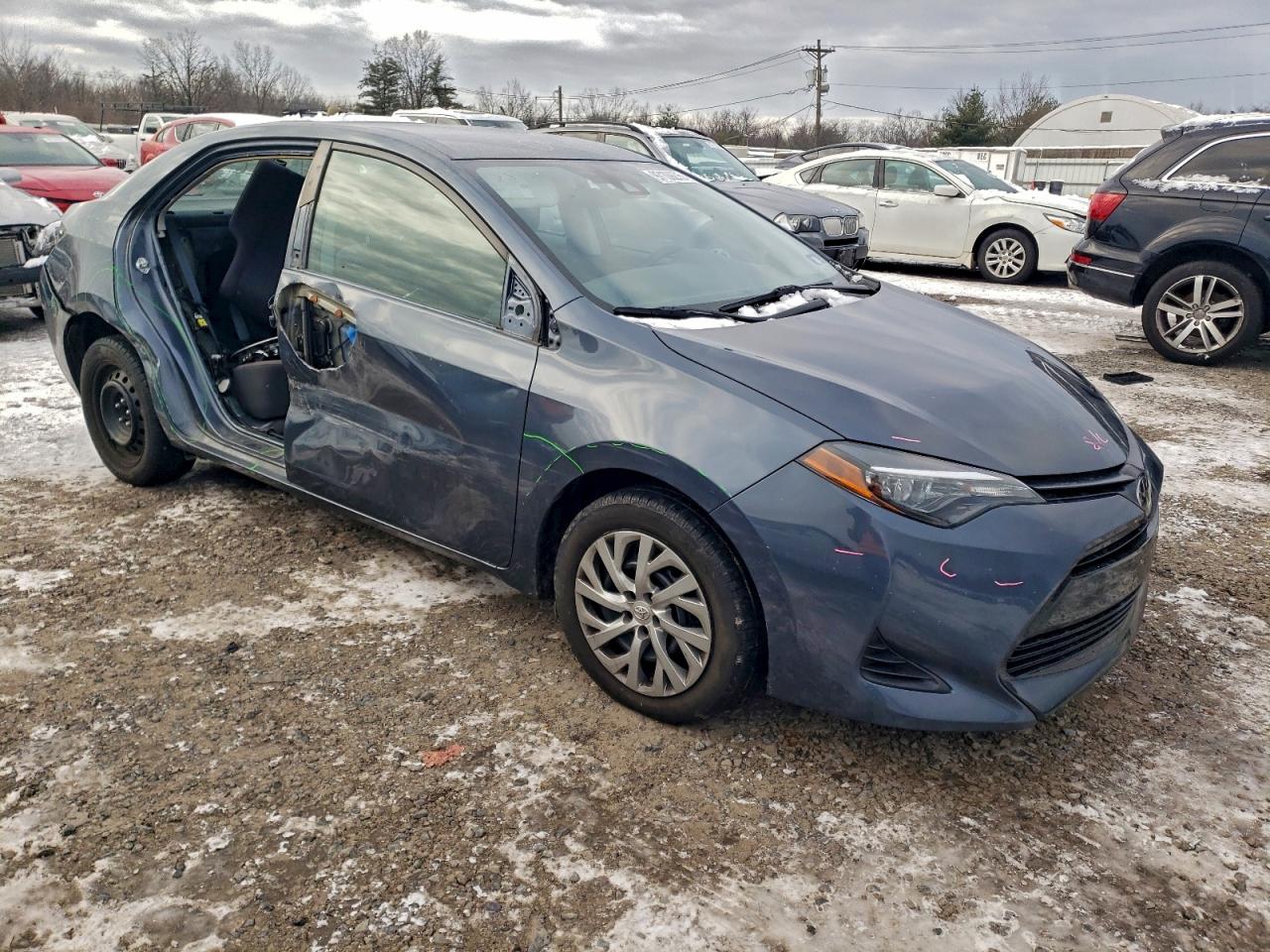2019 TOYOTA COROLLA L photo 4