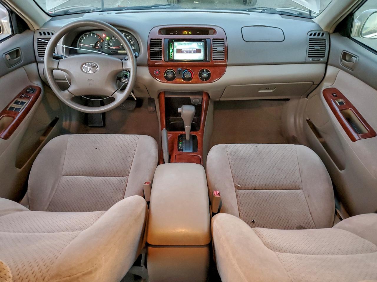 2002 TOYOTA CAMRY LE photo 15