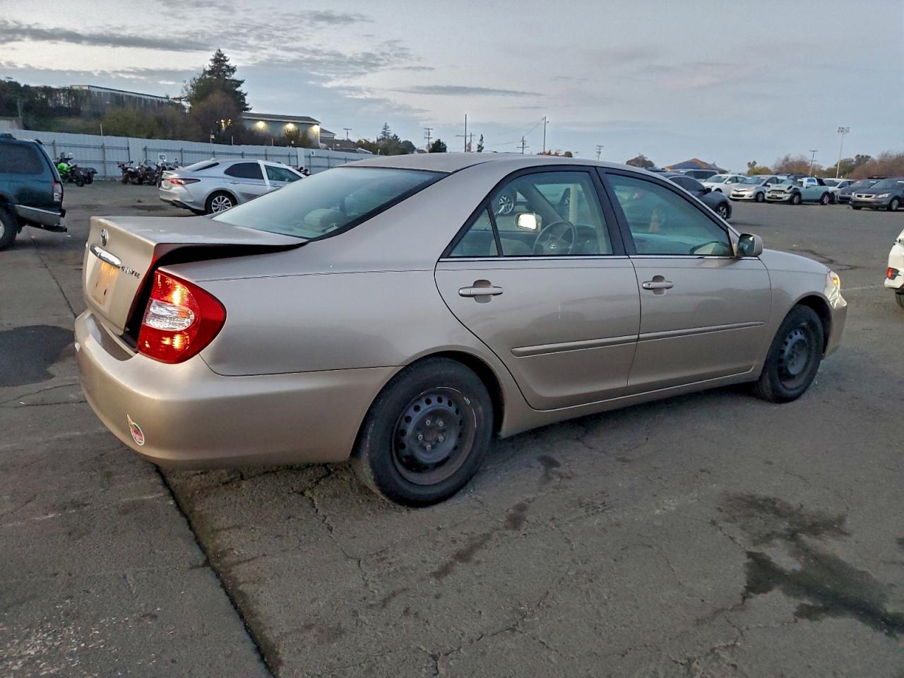 2002 TOYOTA CAMRY LE photo 5