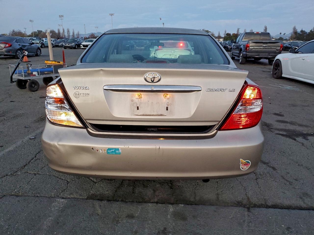 2002 TOYOTA CAMRY LE photo 11
