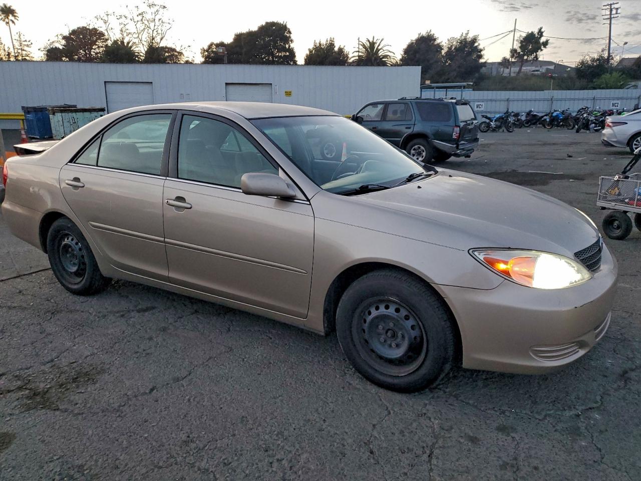 2002 TOYOTA CAMRY LE photo 7