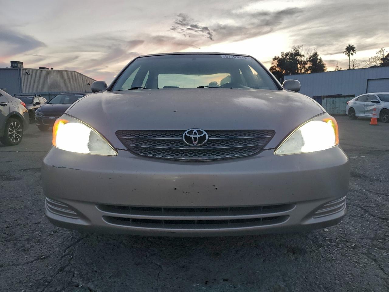 2002 TOYOTA CAMRY LE photo 9