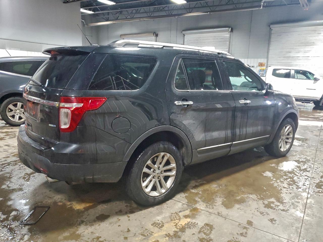 2015 FORD EXPLORER XLT photo 5