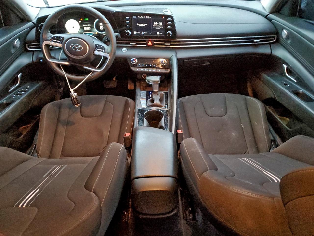 2022 HYUNDAI ELANTRA SEL photo 22