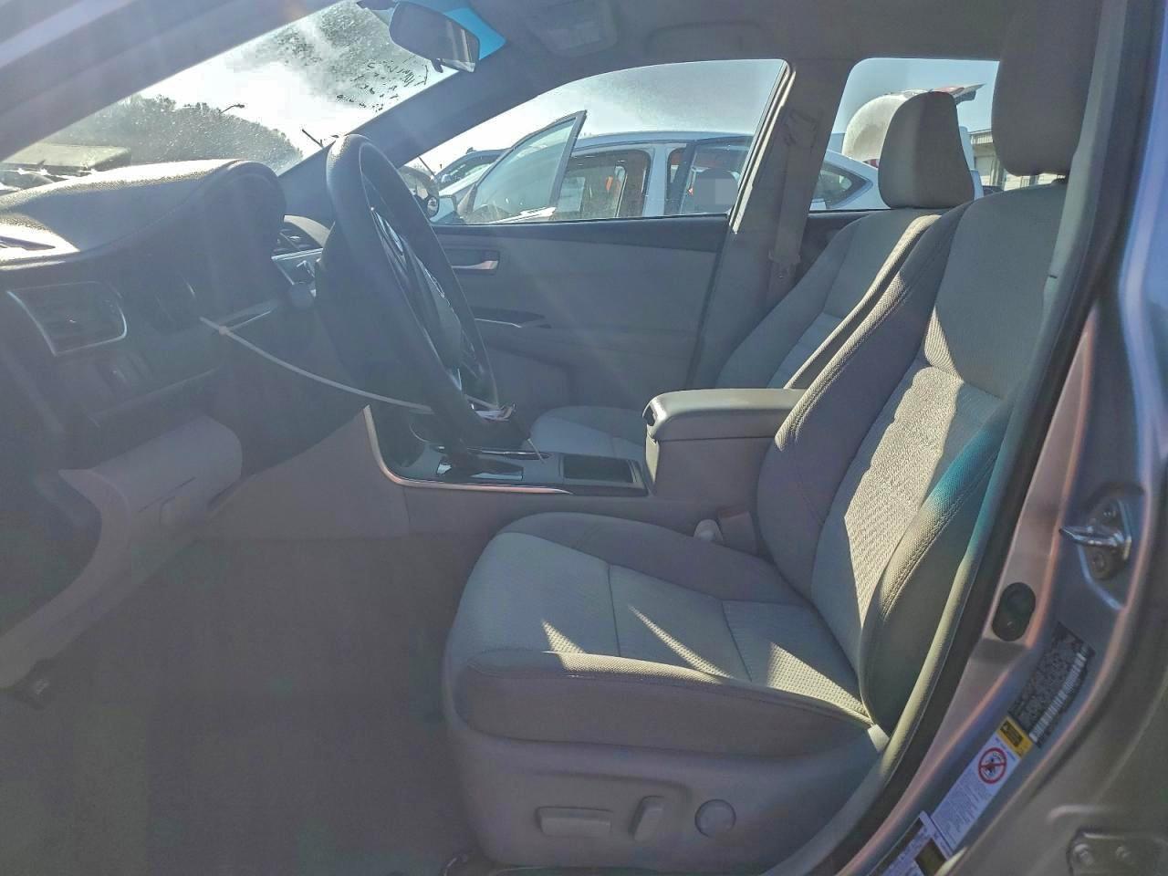 2016 TOYOTA CAMRY LE photo 19