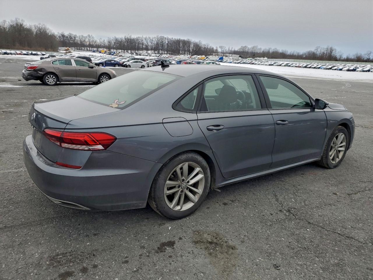 2021 VOLKSWAGEN PASSAT S photo 3