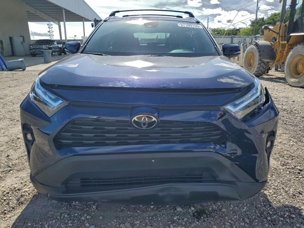 2025 TOYOTA RAV4 XLE PREMIUM photo 5