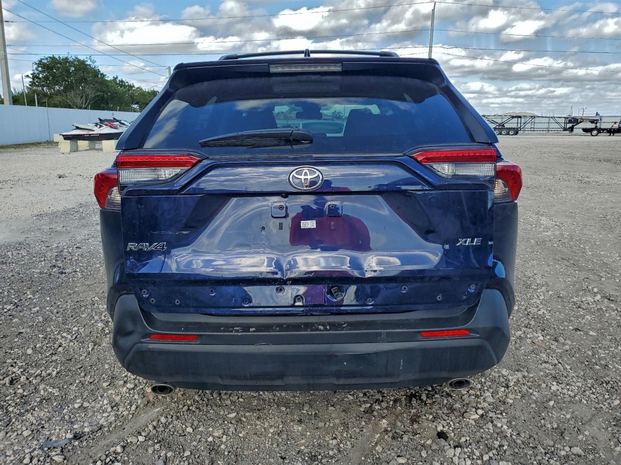 2025 TOYOTA RAV4 XLE PREMIUM photo 6