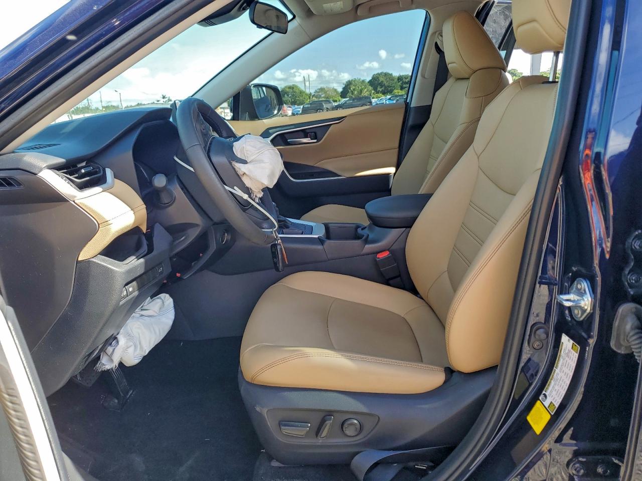 2025 TOYOTA RAV4 XLE PREMIUM photo 7