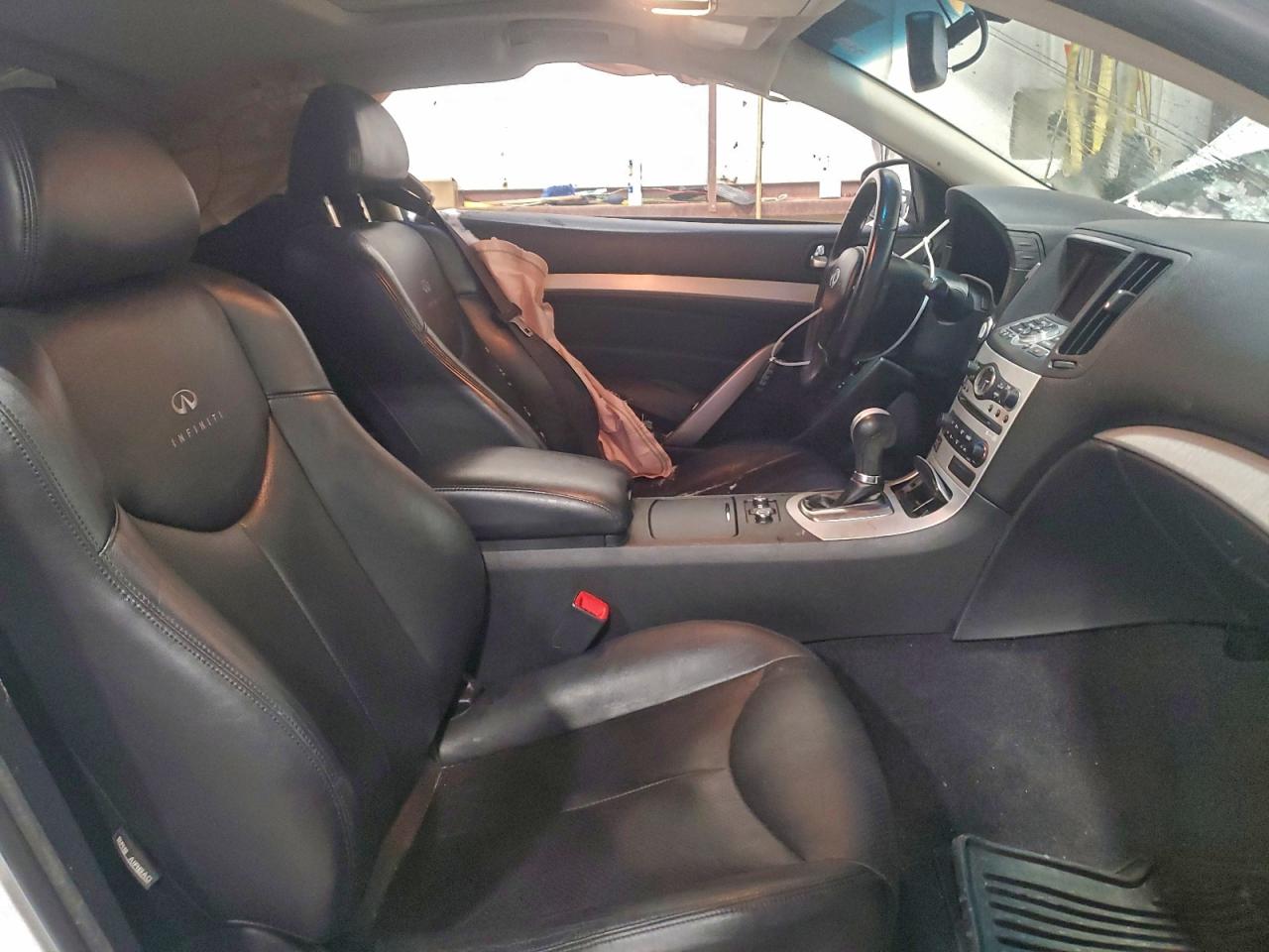 2009 INFINITI G37 photo 7