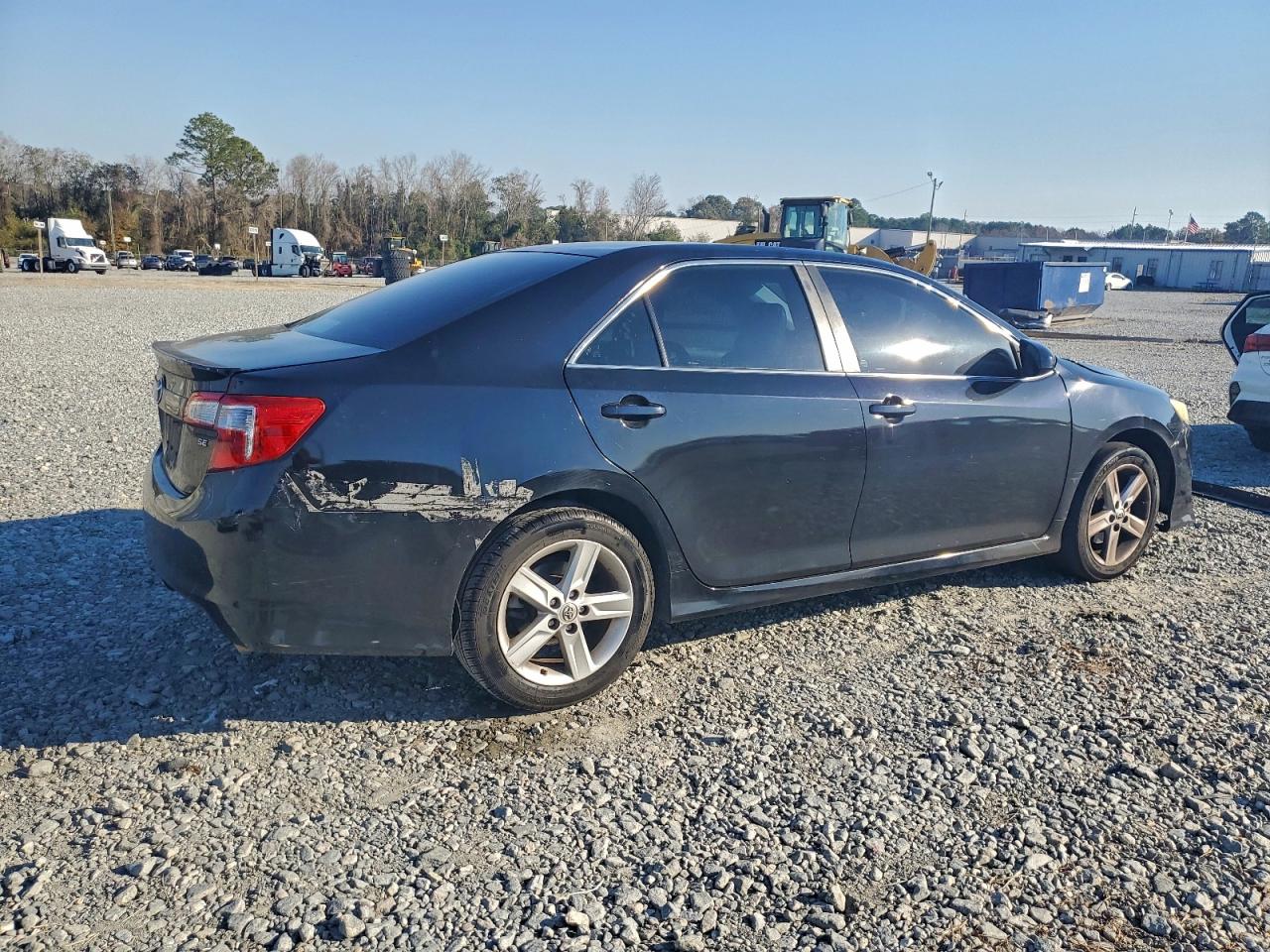 2014 TOYOTA CAMRY L photo 5