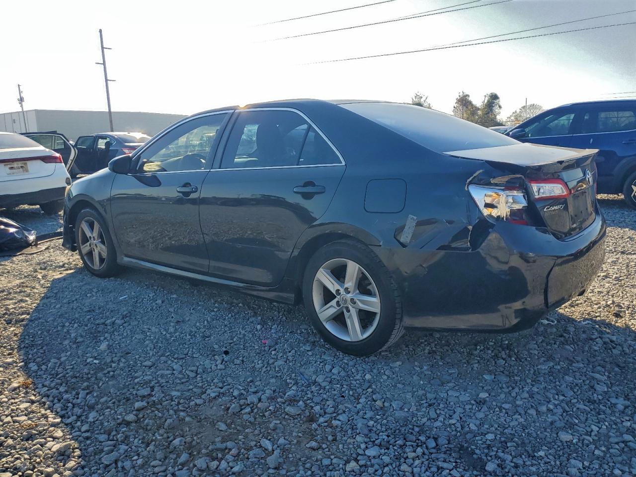 2014 TOYOTA CAMRY L photo 3