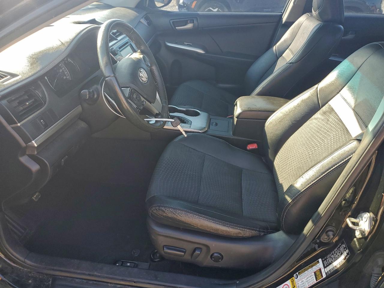 2014 TOYOTA CAMRY L photo 13