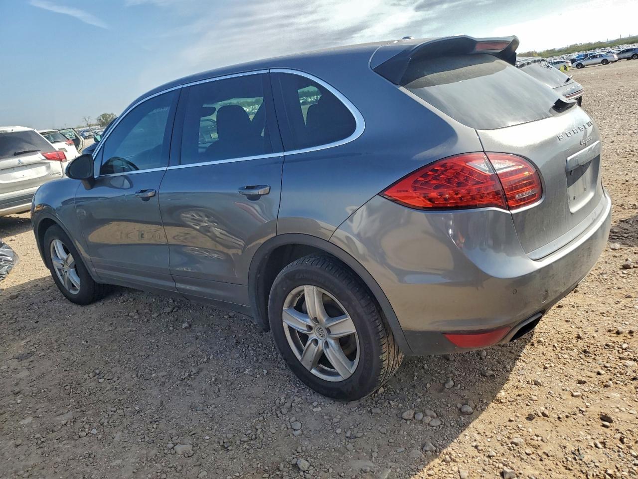 2011 PORSCHE CAYENNE photo 3