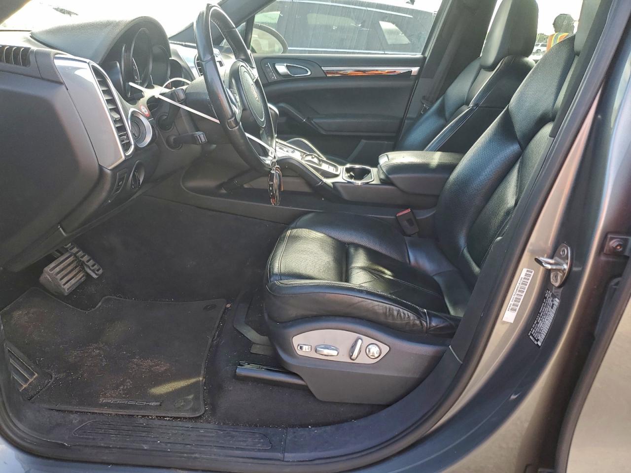 2011 PORSCHE CAYENNE photo 13