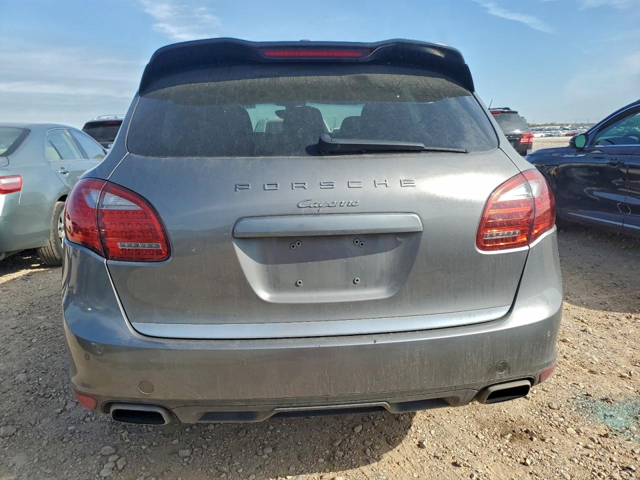 2011 PORSCHE CAYENNE photo 11