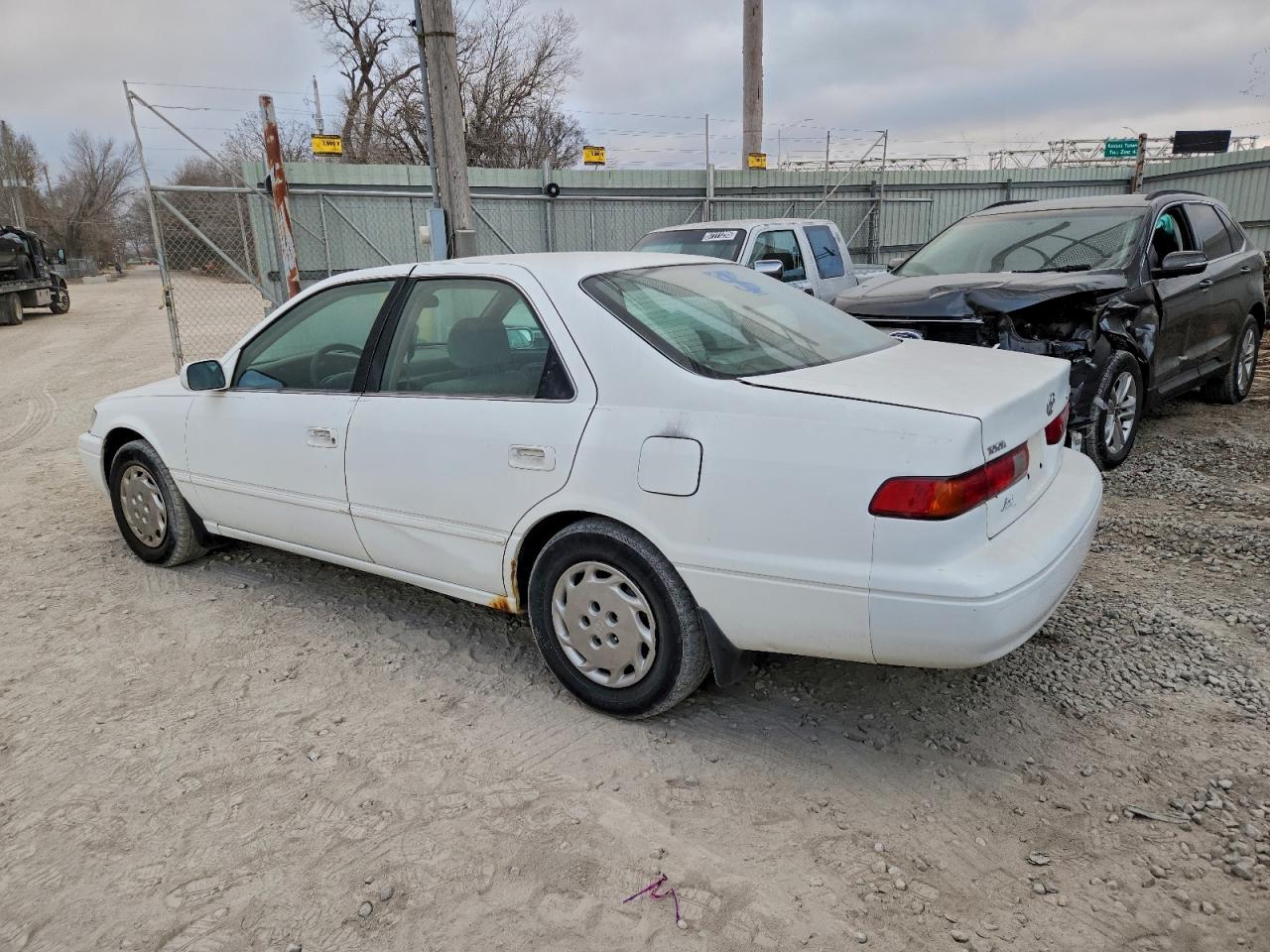 1999 TOYOTA CAMRY CE photo 3