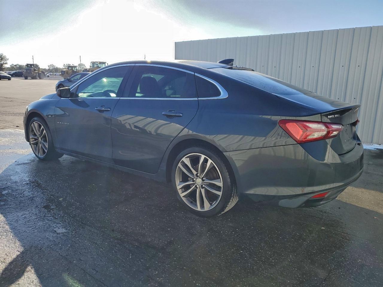 2021 CHEVROLET MALIBU LT photo 2