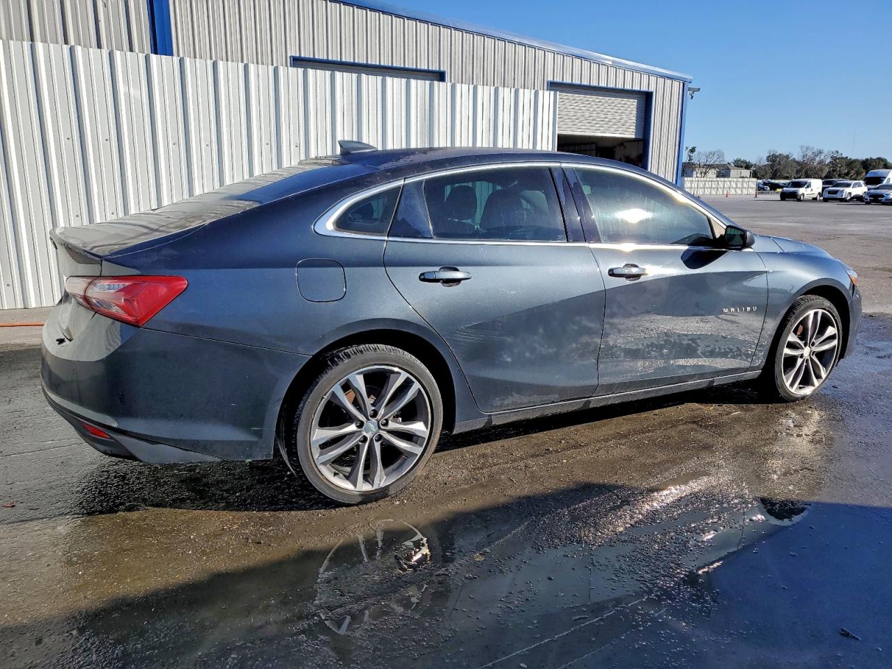 2021 CHEVROLET MALIBU LT photo 3