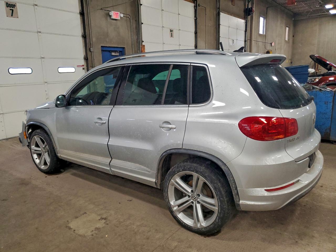 2016 VOLKSWAGEN TIGUAN S photo 2