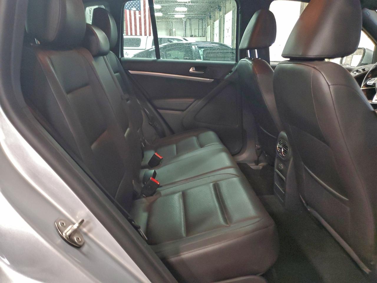 2016 VOLKSWAGEN TIGUAN S photo 11