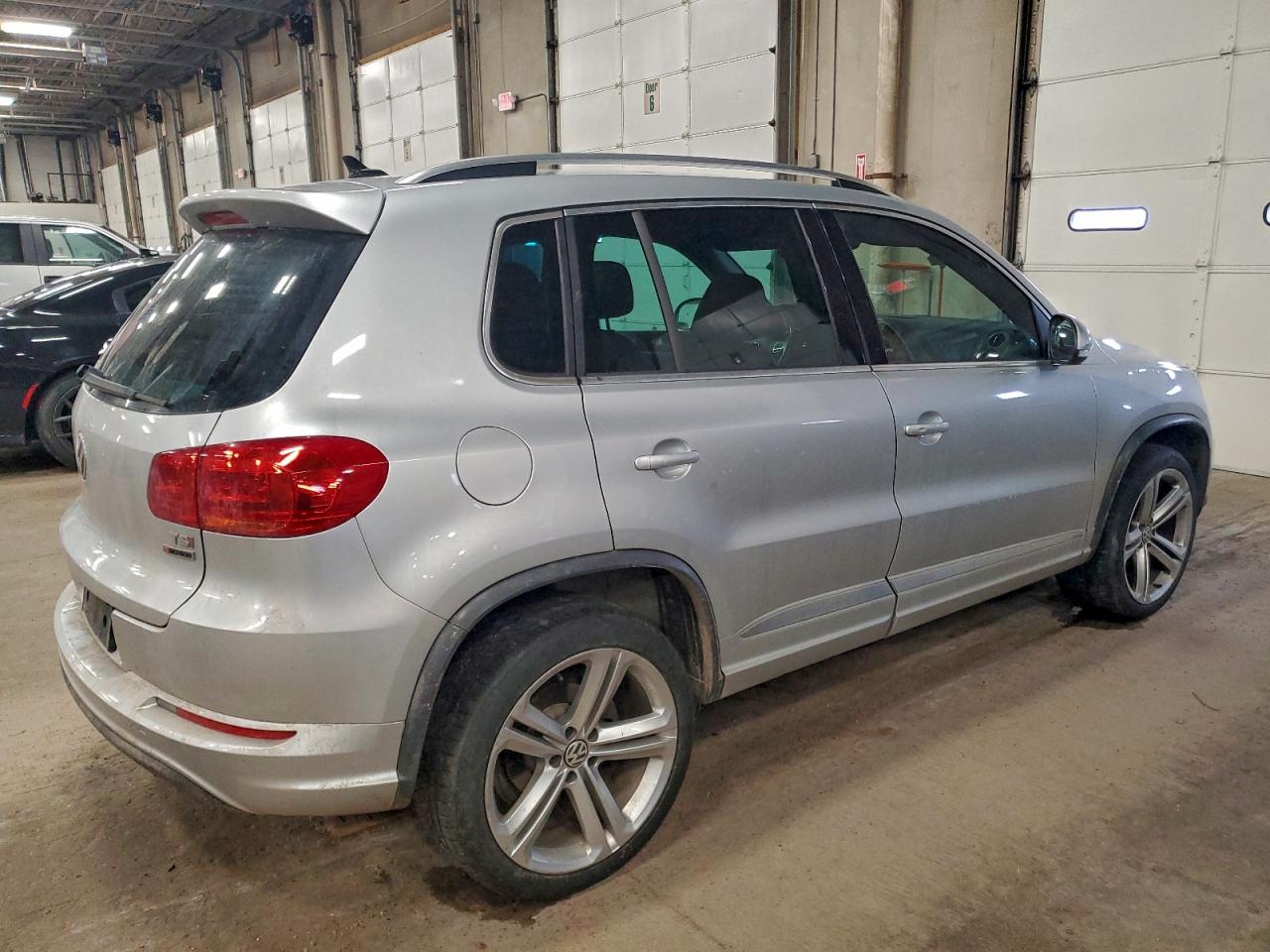 2016 VOLKSWAGEN TIGUAN S photo 3