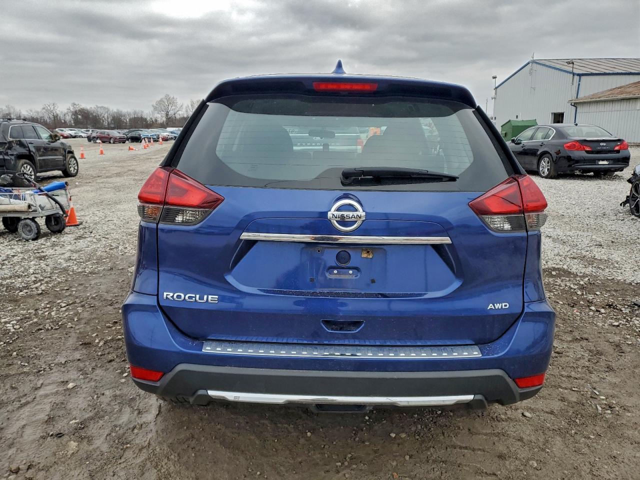 2017 NISSAN ROGUE SV photo 11