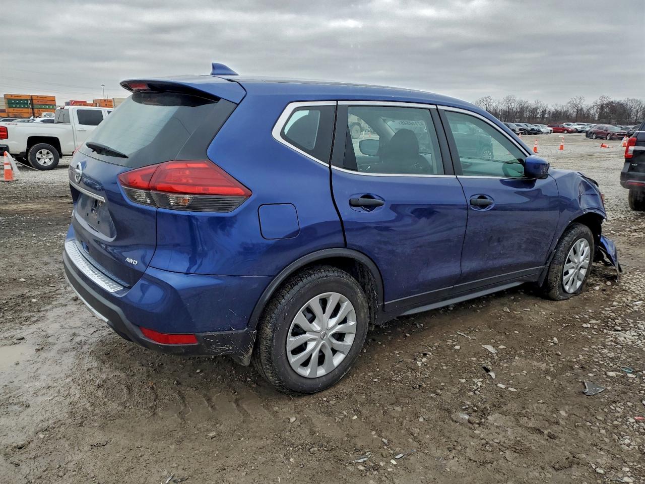 2017 NISSAN ROGUE SV photo 5