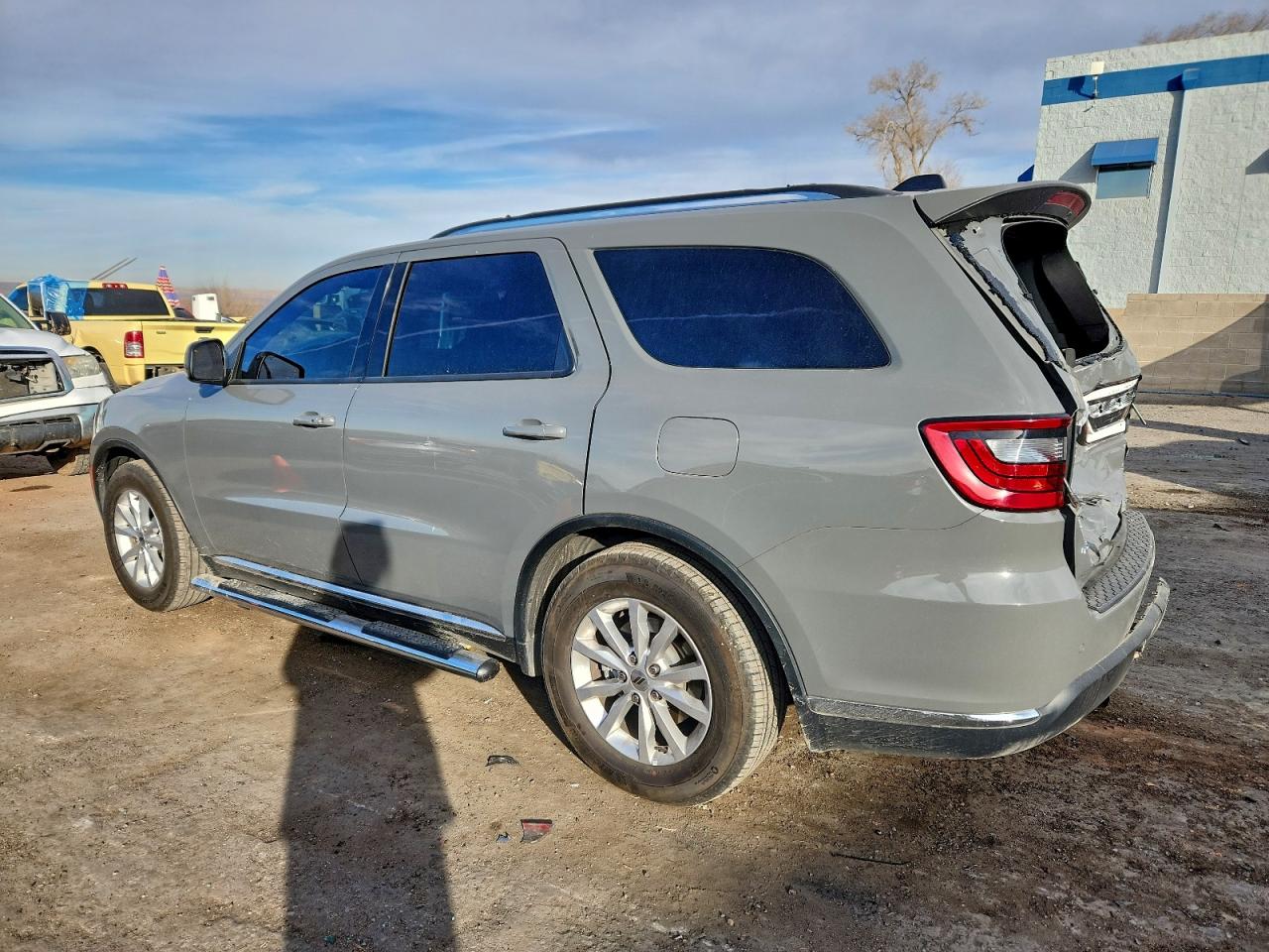 2023 DODGE DURANGO SXT photo 4