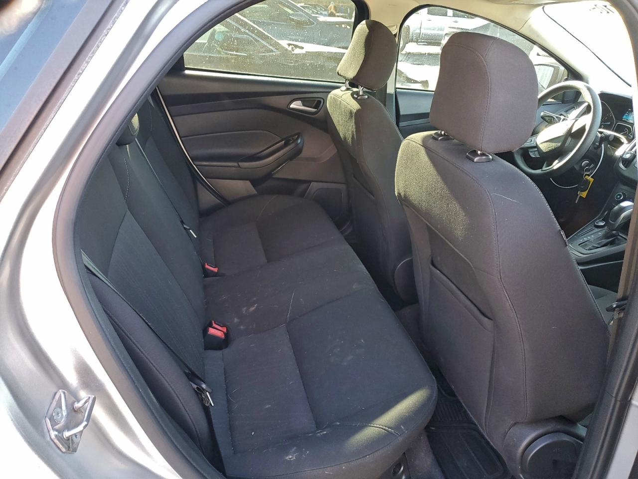 2015 FORD FOCUS SE photo 10