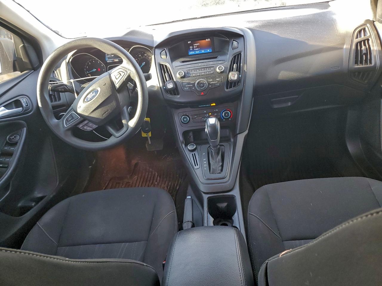 2015 FORD FOCUS SE photo 8
