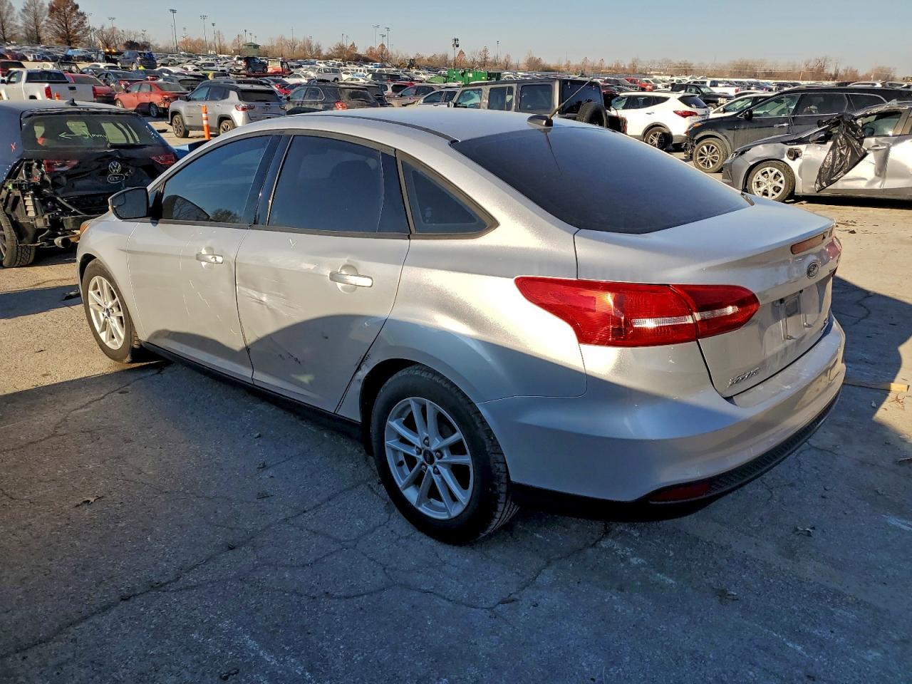 2015 FORD FOCUS SE photo 2