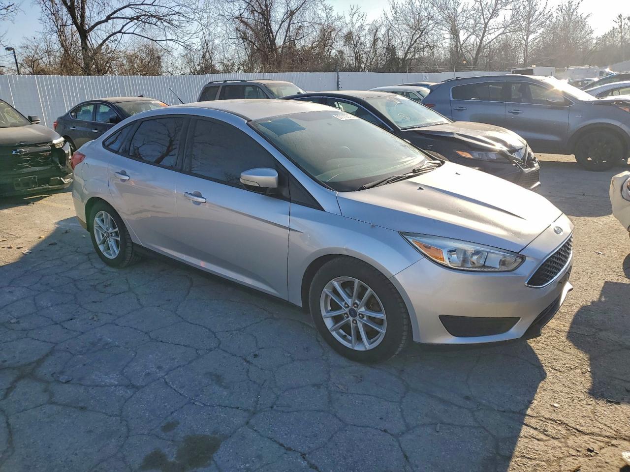 2015 FORD FOCUS SE photo 4