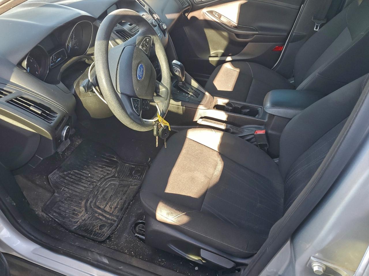 2015 FORD FOCUS SE photo 7