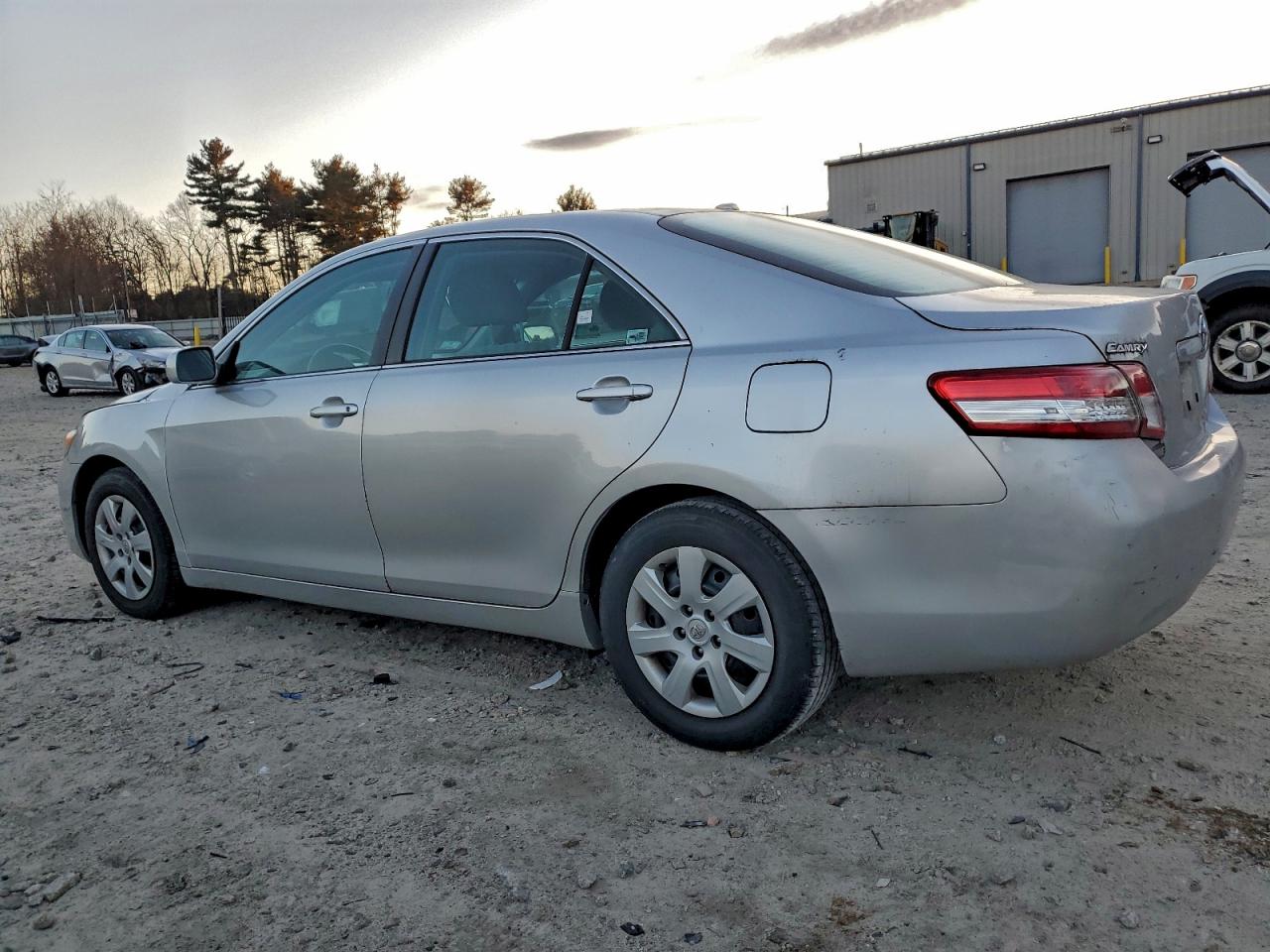 2010 TOYOTA CAMRY BASE photo 4