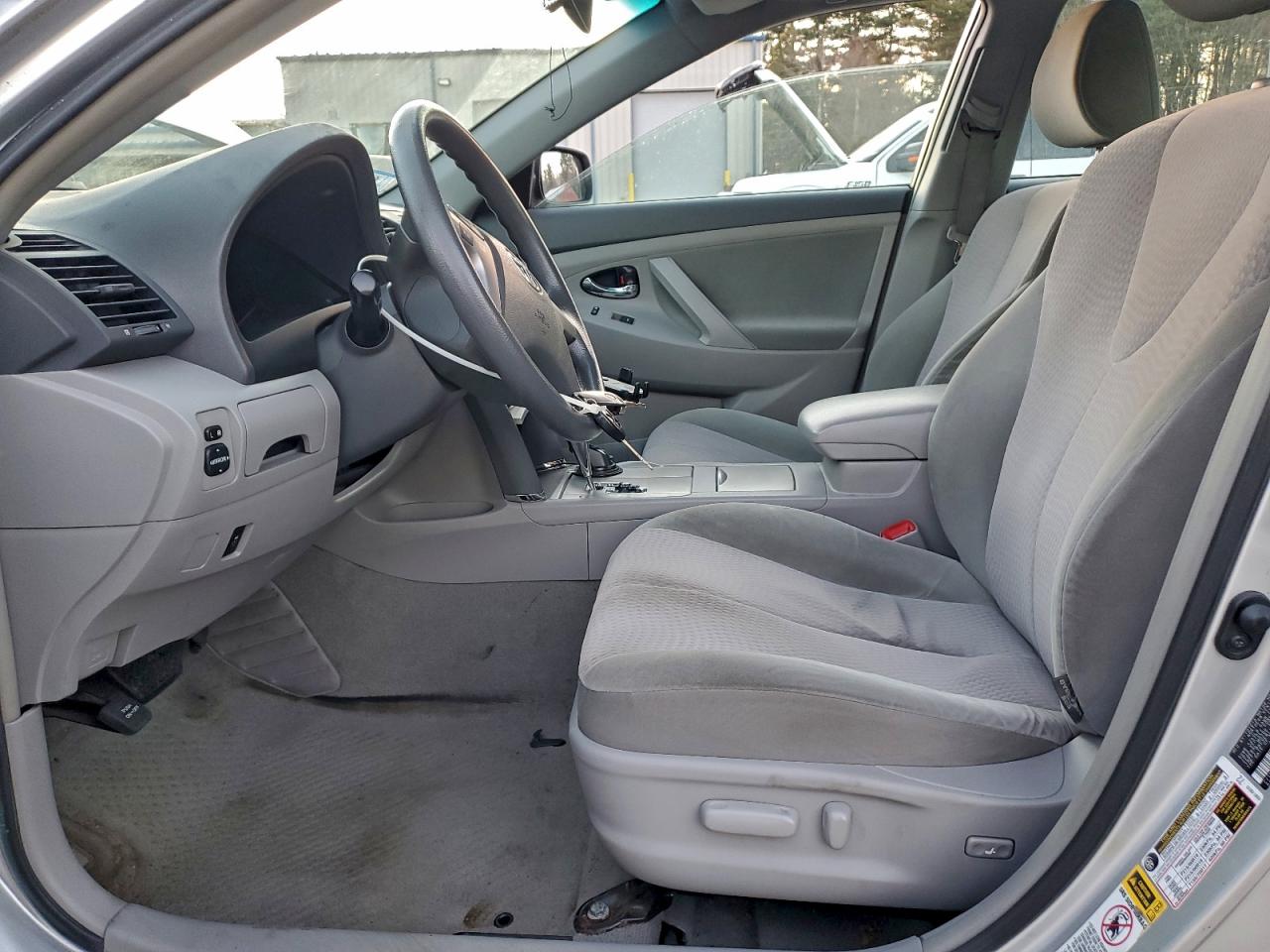2010 TOYOTA CAMRY BASE photo 19
