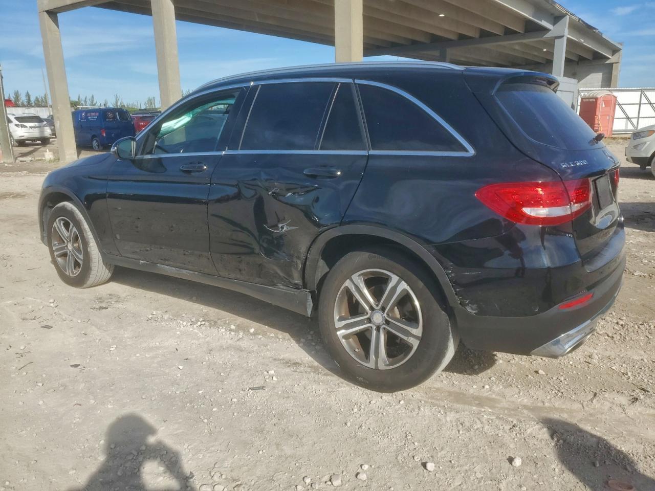 2017 MERCEDES-BENZ GLC 300 photo 4