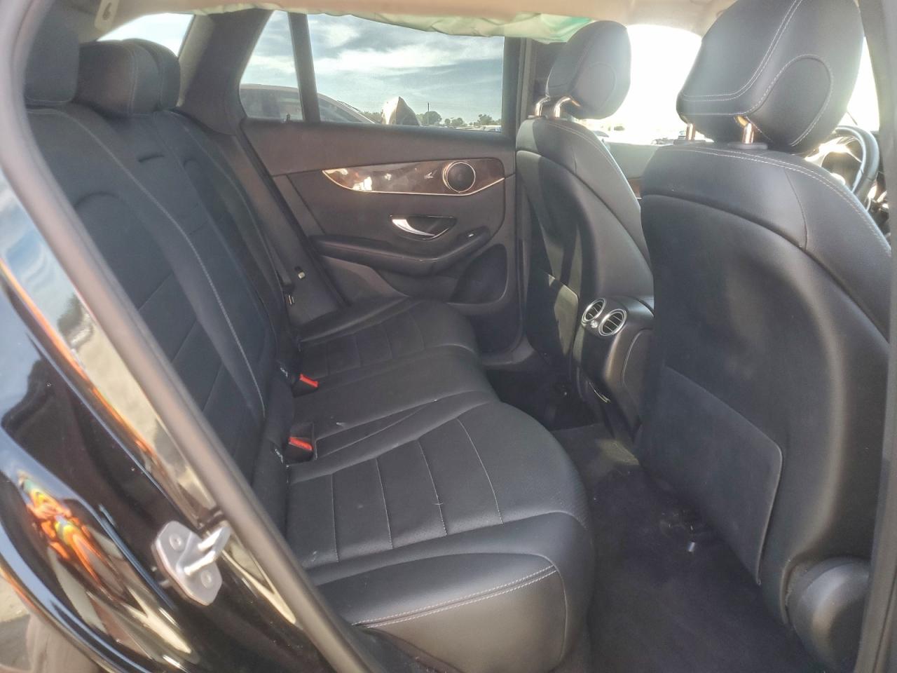 2017 MERCEDES-BENZ GLC 300 photo 28