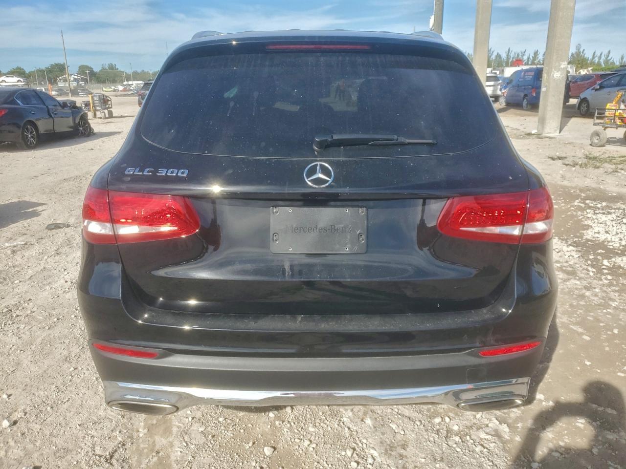 2017 MERCEDES-BENZ GLC 300 photo 16