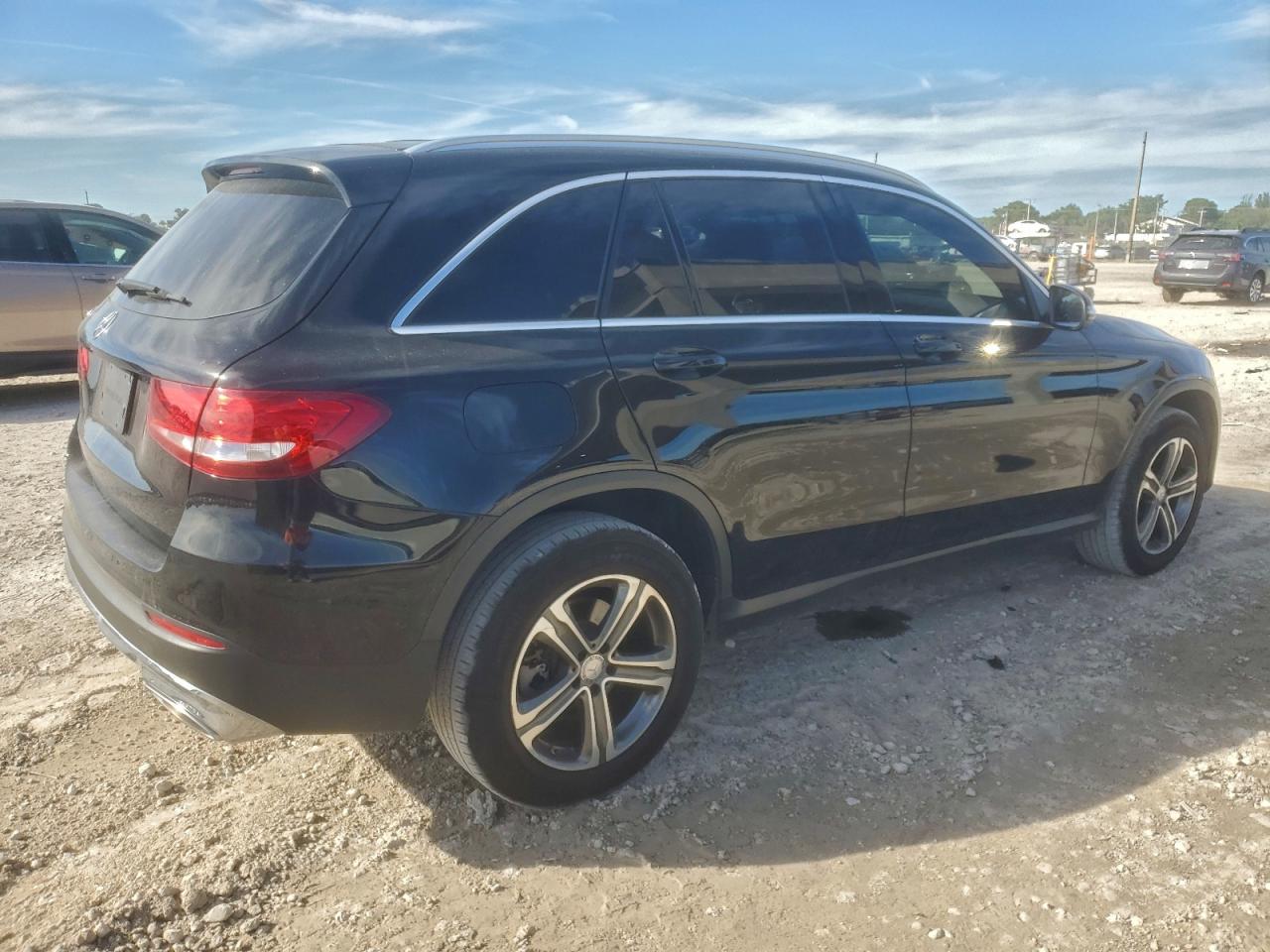 2017 MERCEDES-BENZ GLC 300 photo 7
