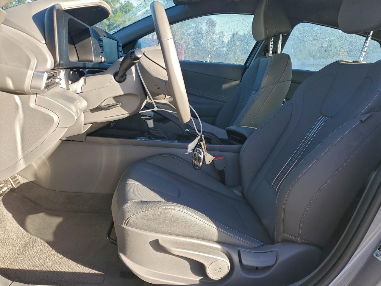2025 HYUNDAI ELANTRA SEL SPORT photo 19